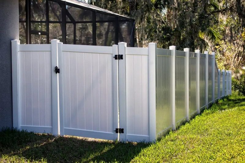 Vinyl Privacy Fencing